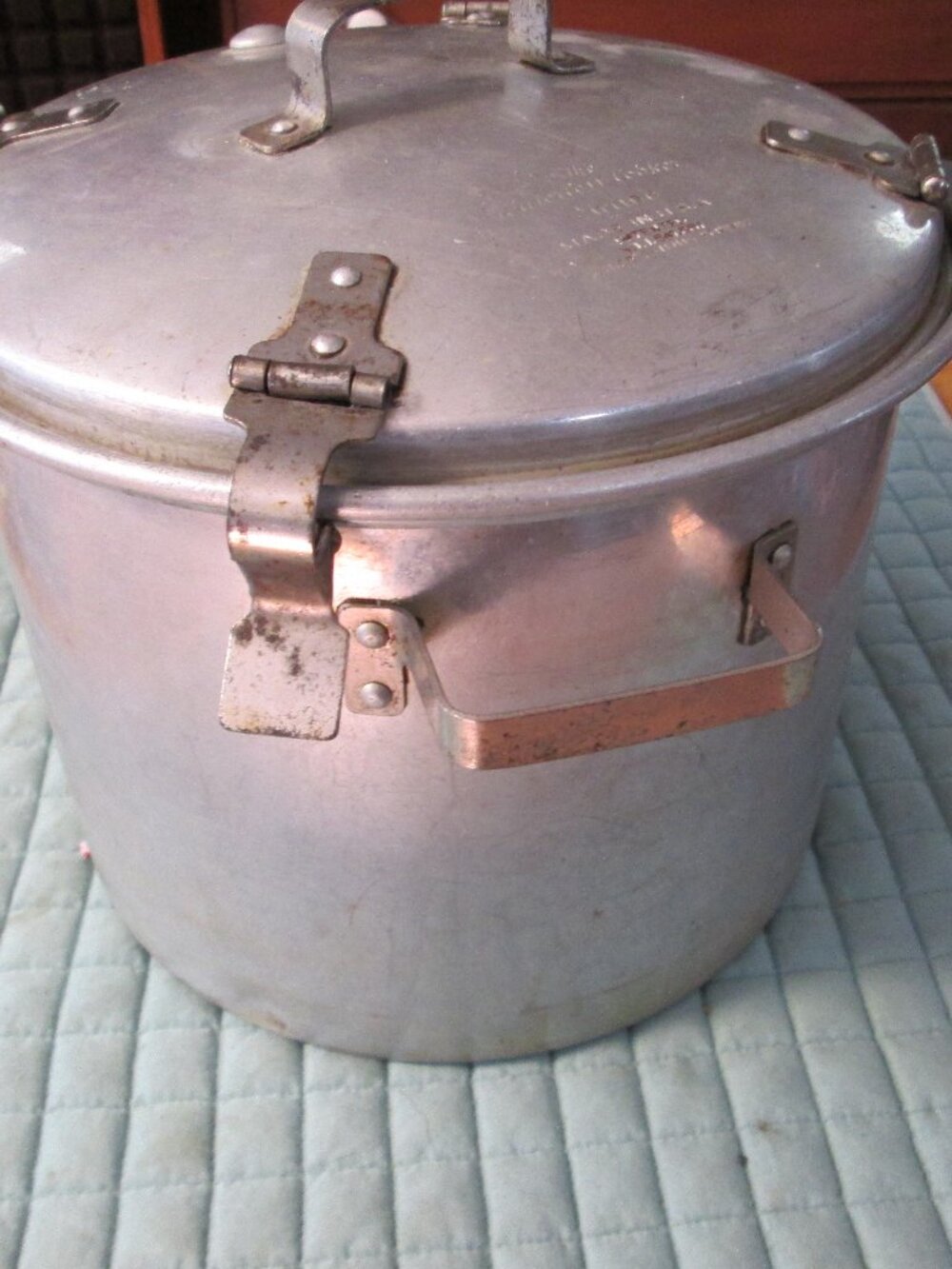 Vtg West Bend Waterless Cooker Grand 8 qt lock like aluminum cooker farm house
